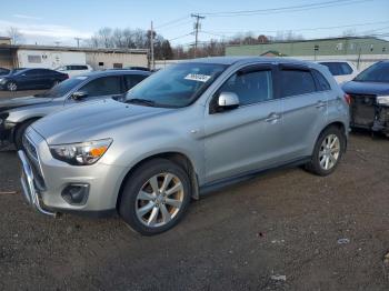  Salvage Mitsubishi Outlander