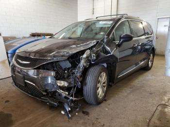  Salvage Chrysler Pacifica