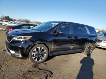  Salvage Kia Carnival