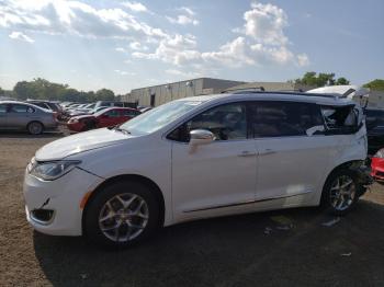  Salvage Chrysler Pacifica