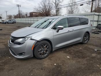  Salvage Chrysler Pacifica