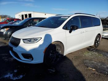  Salvage Chrysler Pacifica