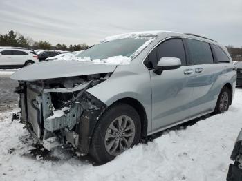  Salvage Toyota Sienna