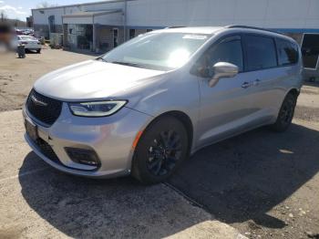  Salvage Chrysler Pacifica