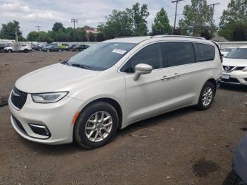  Salvage Chrysler Pacifica