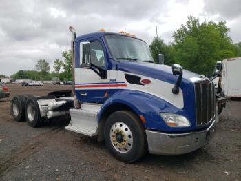  Salvage Peterbilt 579