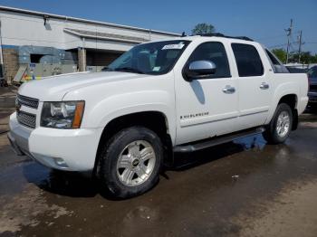 Salvage Chevrolet Avalanche