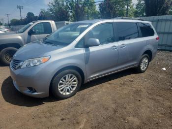  Salvage Toyota Sienna