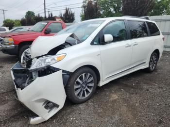 Salvage Toyota Sienna