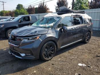 Salvage Kia Carnival