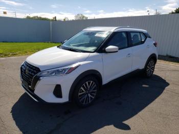  Salvage Nissan Kicks