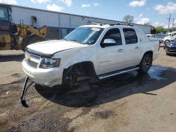  Salvage Chevrolet Avalanche