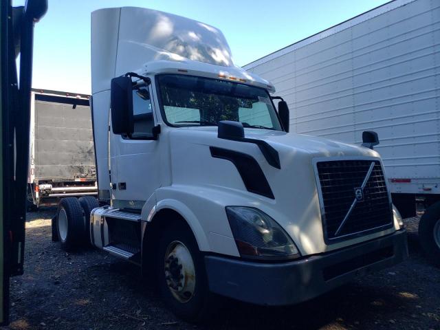  Salvage Volvo Vnl