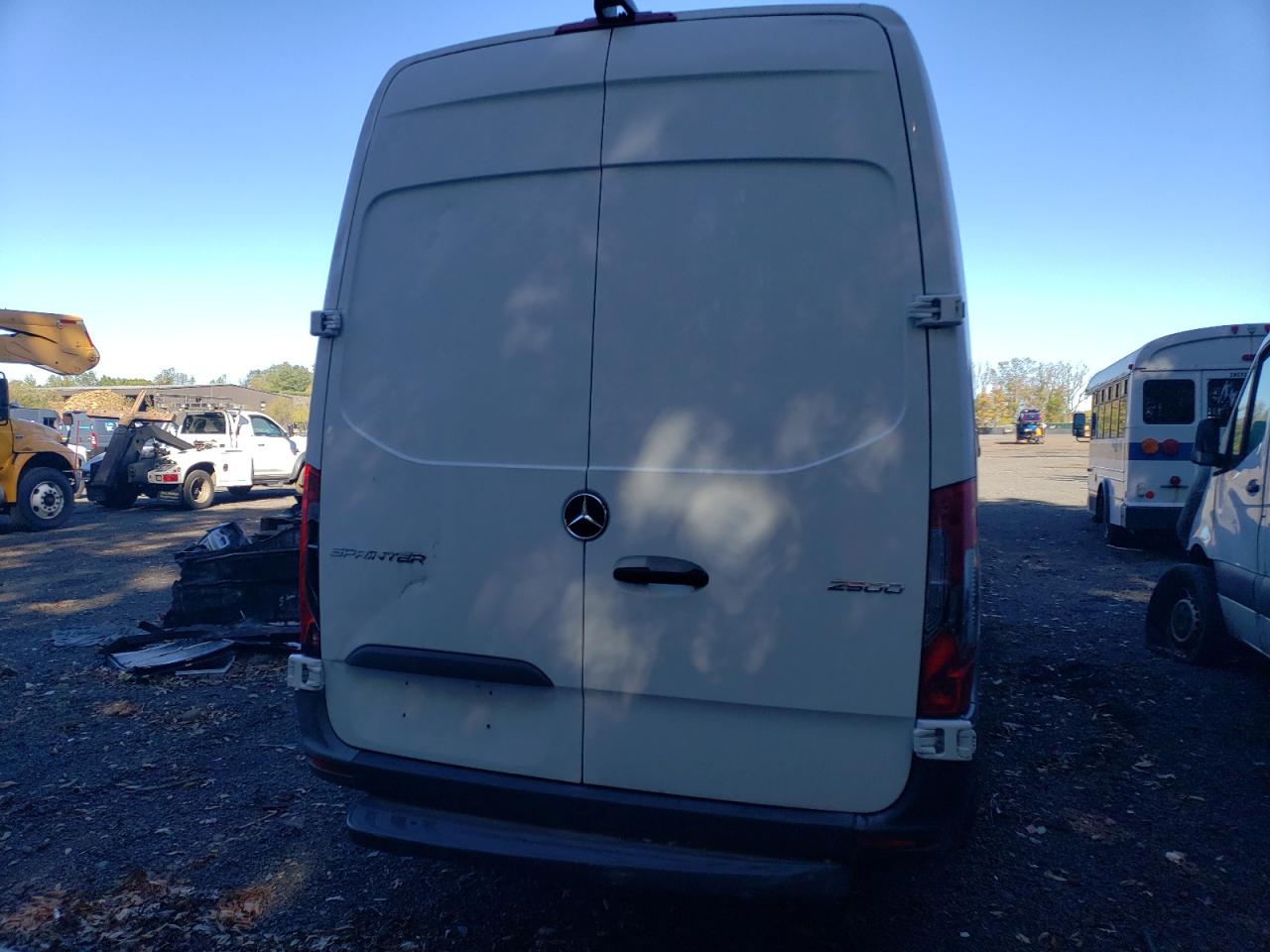Mercedes-Benz Sprinter 2500 Image 2
