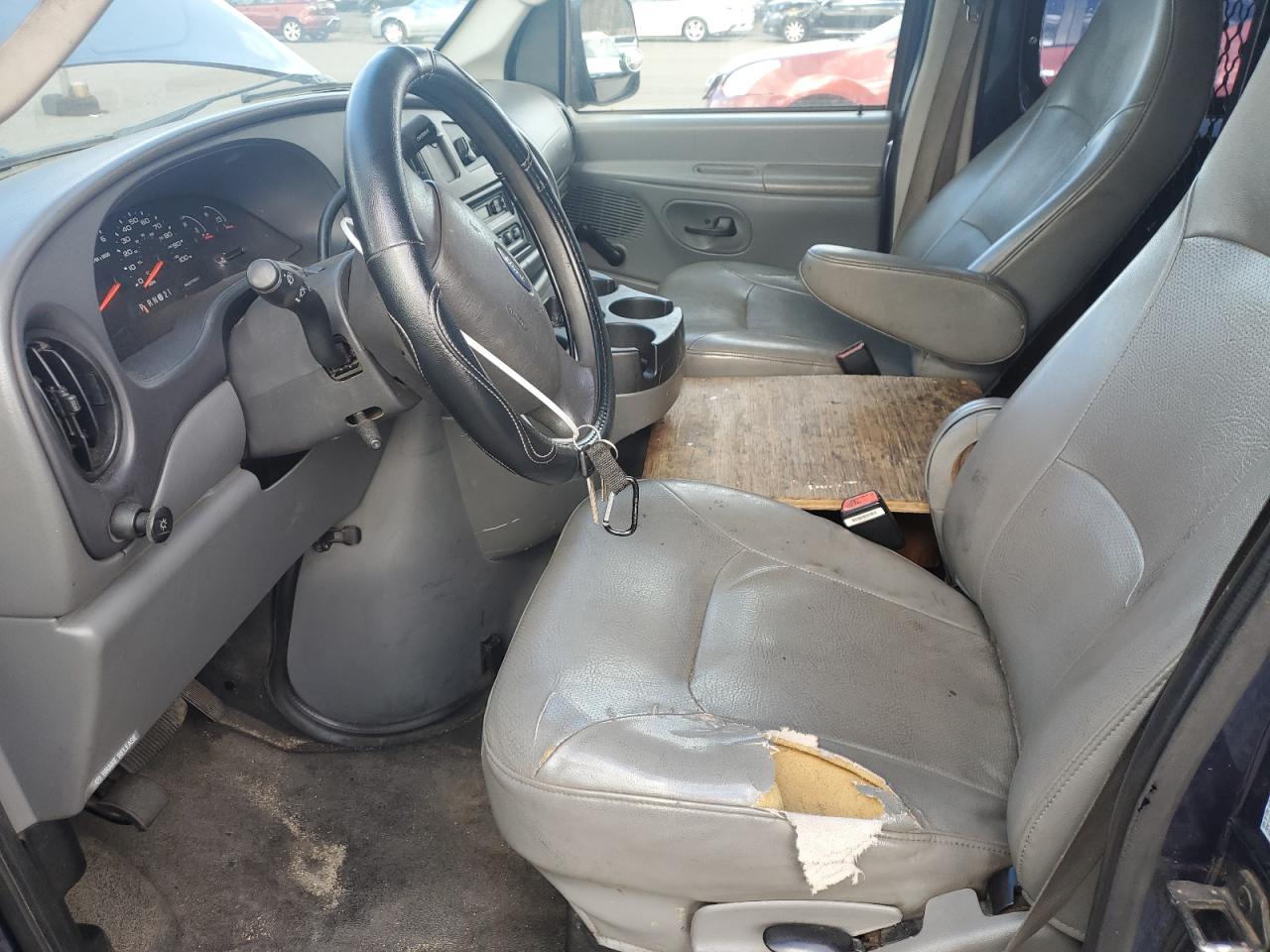 Ford Econoline E150 Van Image 7