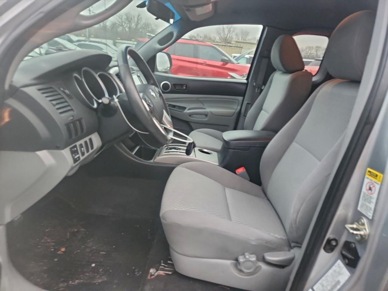 Toyota Tacoma Access Cab Image 4