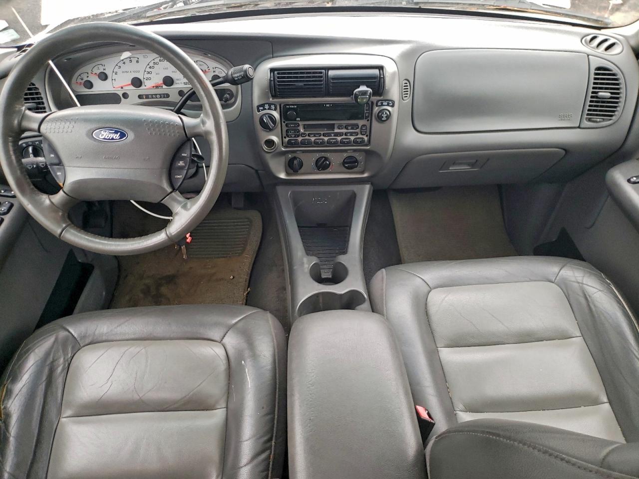 Ford Explorer Image 5