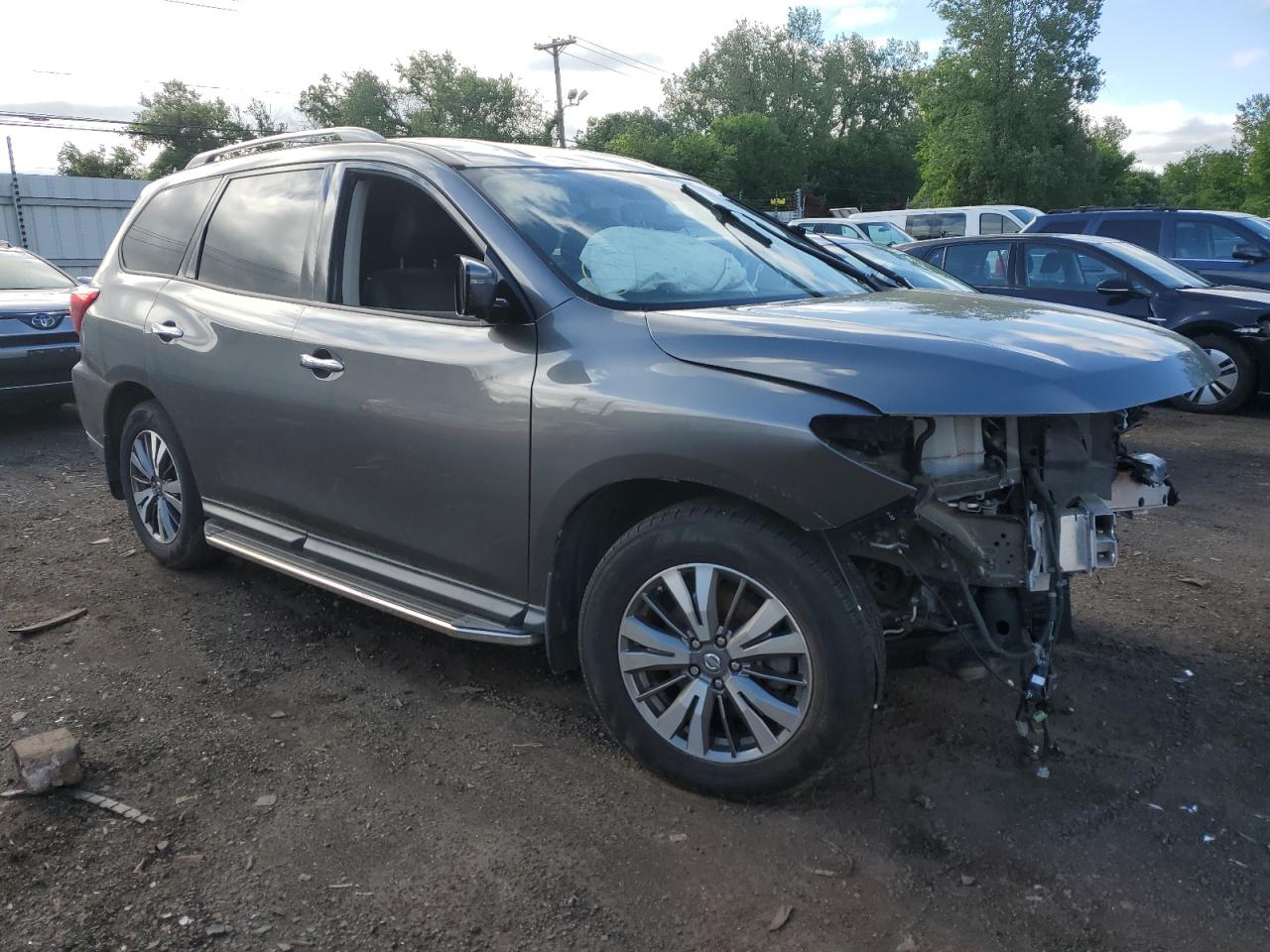 Nissan Pathfinder S Image 3