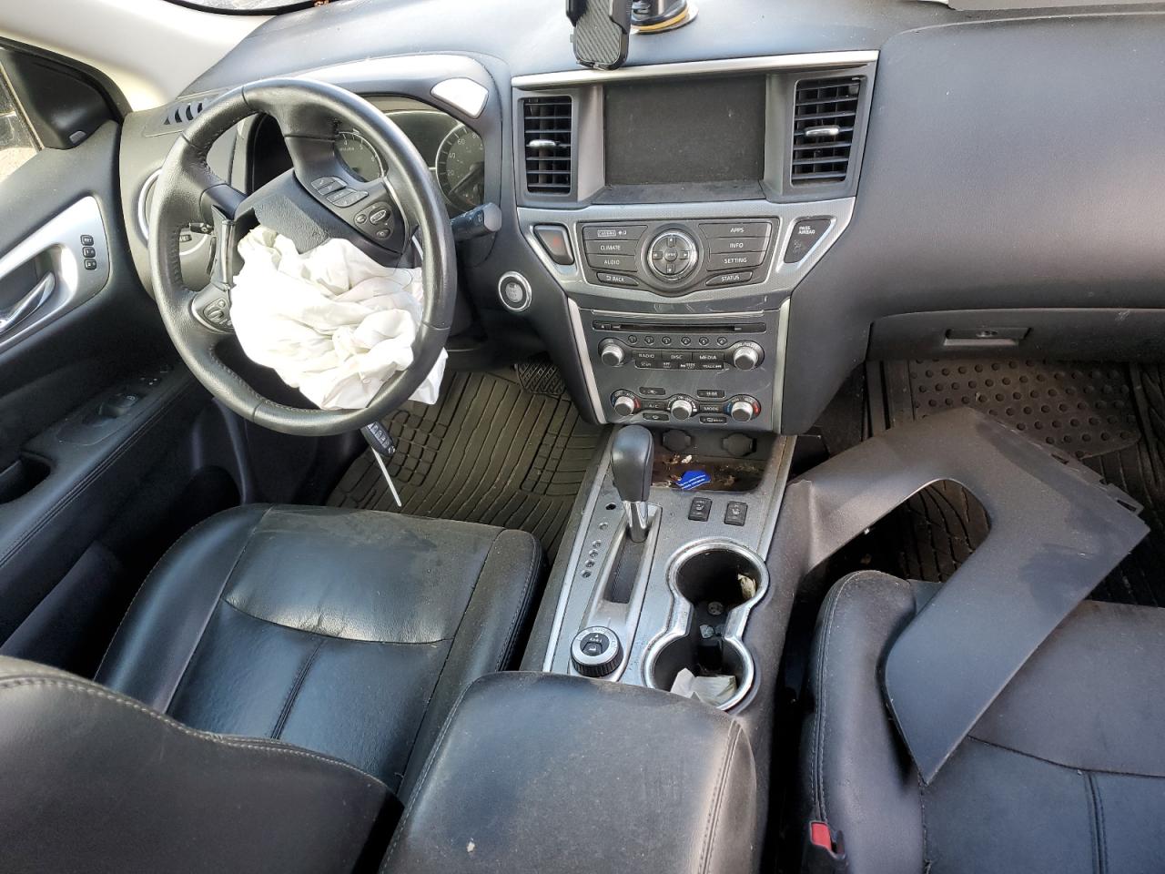 Nissan Pathfinder S Image 12