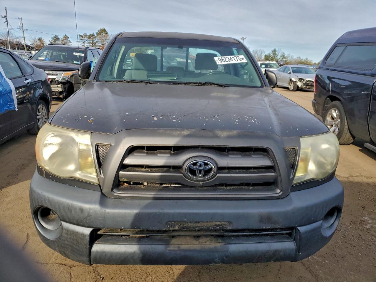 Toyota Tacoma Image 11
