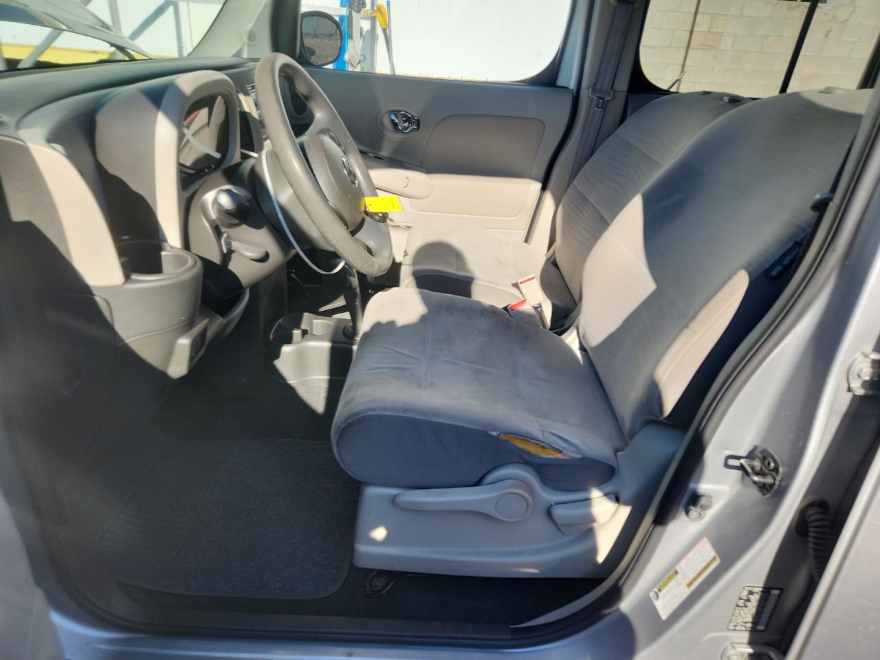 Nissan cube Base Image 8