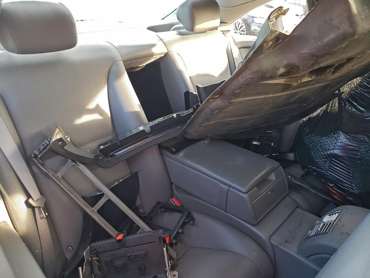 Mercedes-Benz C-Class 550 Image 12