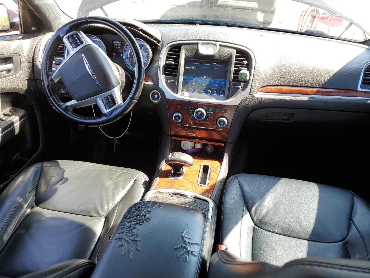 Chrysler 300 Limited Image 6