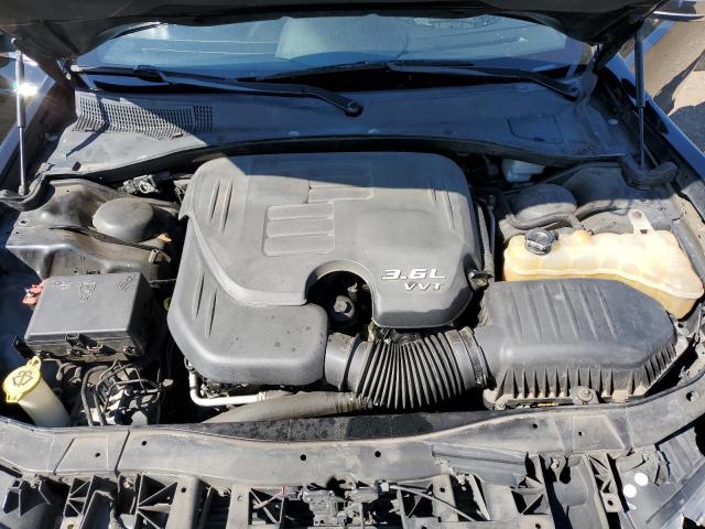 Chrysler 300 Limited Image 13