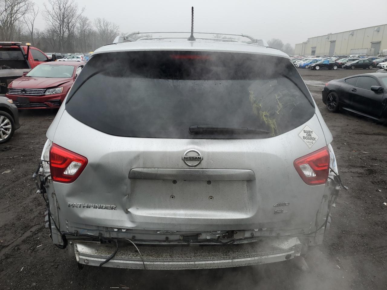 Nissan Pathfinder S Image 3