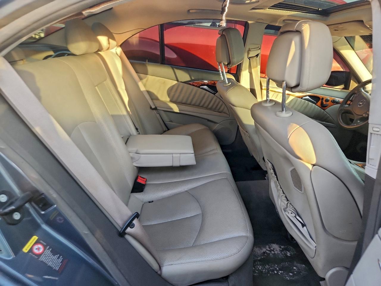 Mercedes-Benz E-Class 550 4matic Image 10