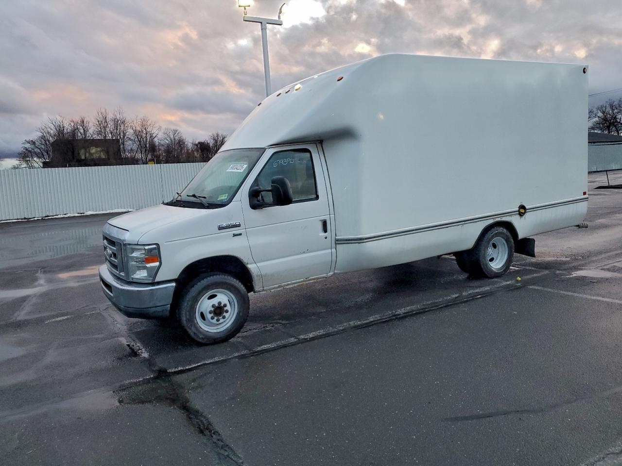Ford E-350 E350 Super Duty Cutaway Van Image 1