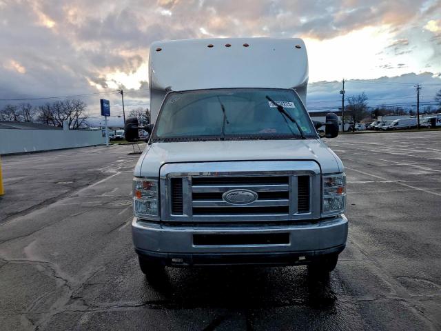 Ford E-350 E350 Super Duty Cutaway Van Image 2