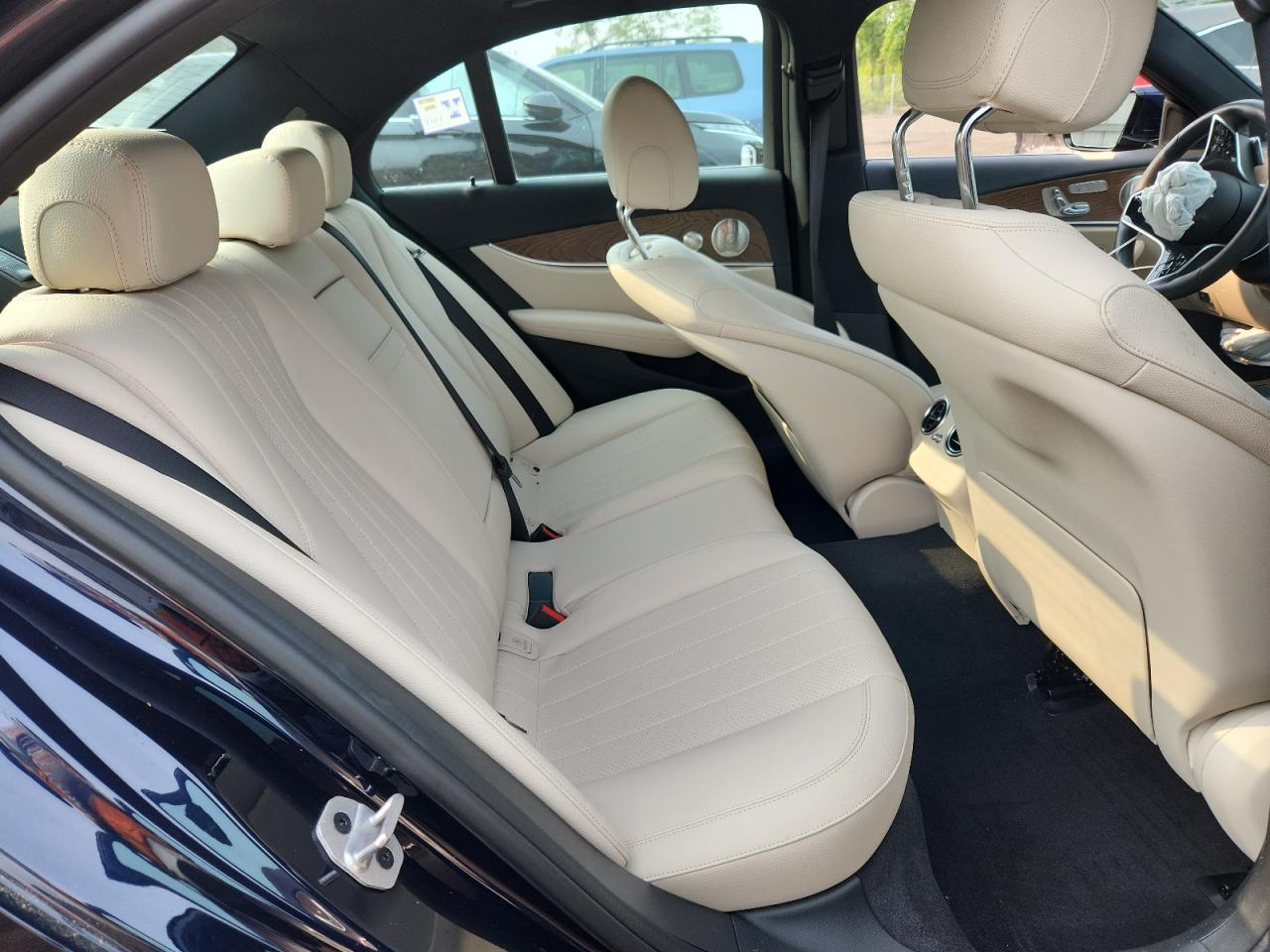 Mercedes-Benz E-Class 350 4matic Image 12