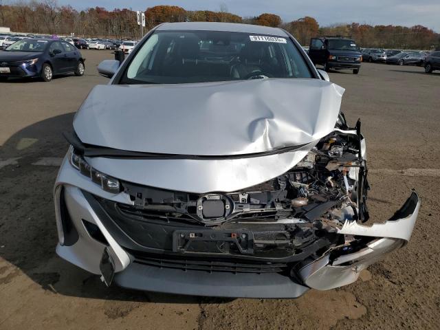 Toyota Prius Le Image 4