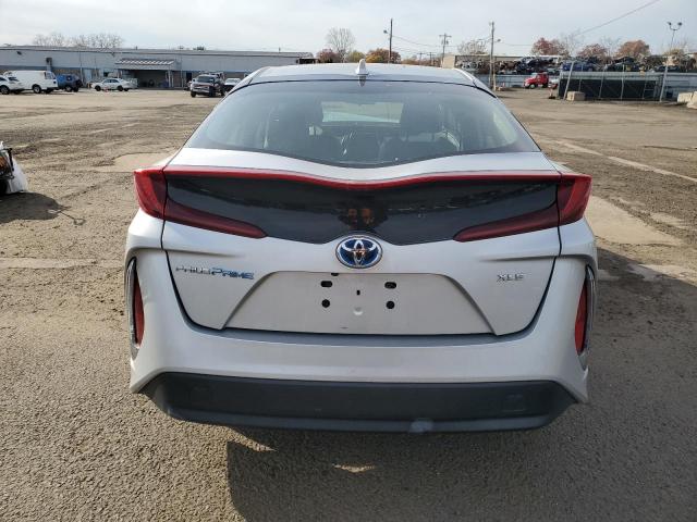 Toyota Prius Le Image 2