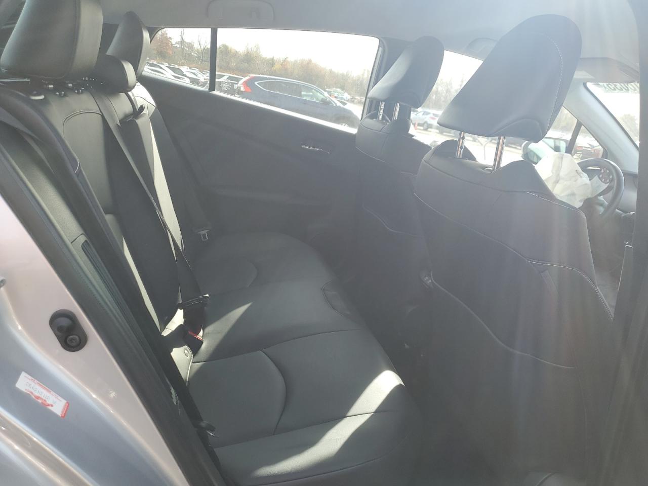 Toyota Prius Le Image 9