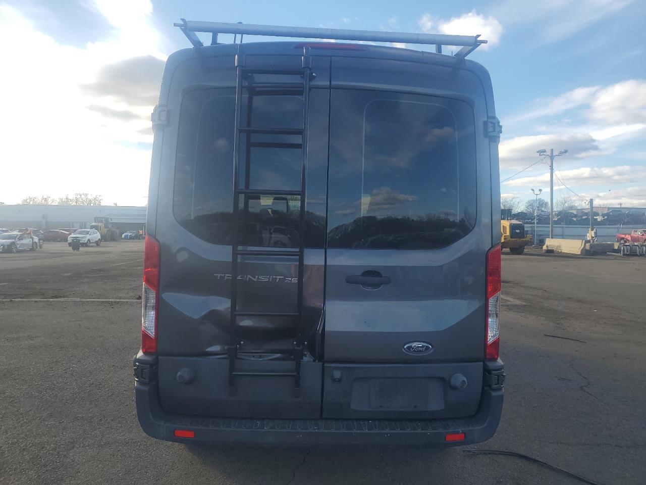 Ford Transit T-250 Image 5