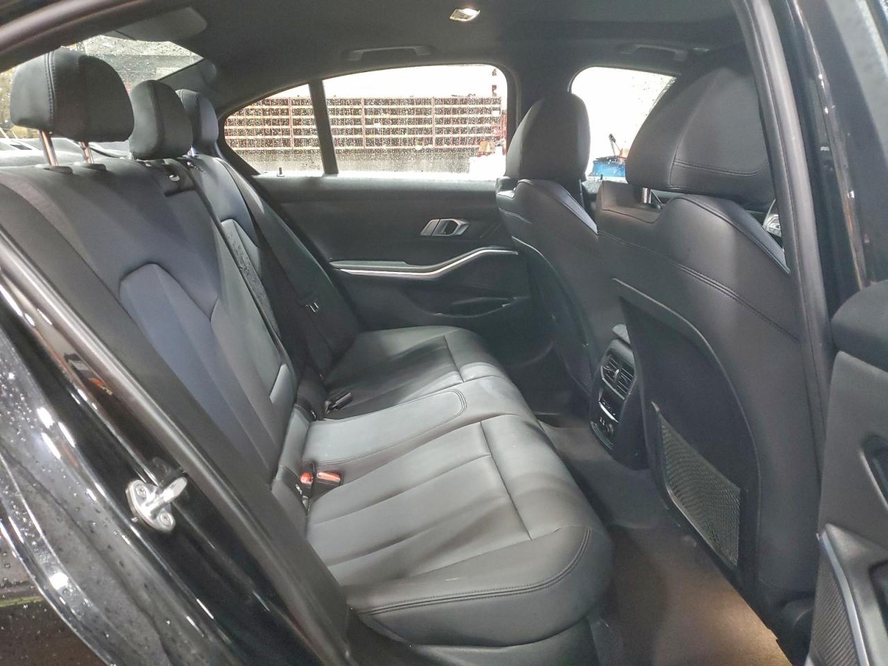 BMW 3 Series Image 12