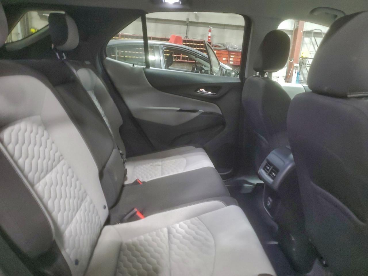 Chevrolet Equinox Ls Image 2