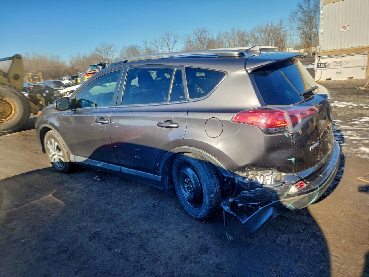 Toyota RAV4 Le Image 4