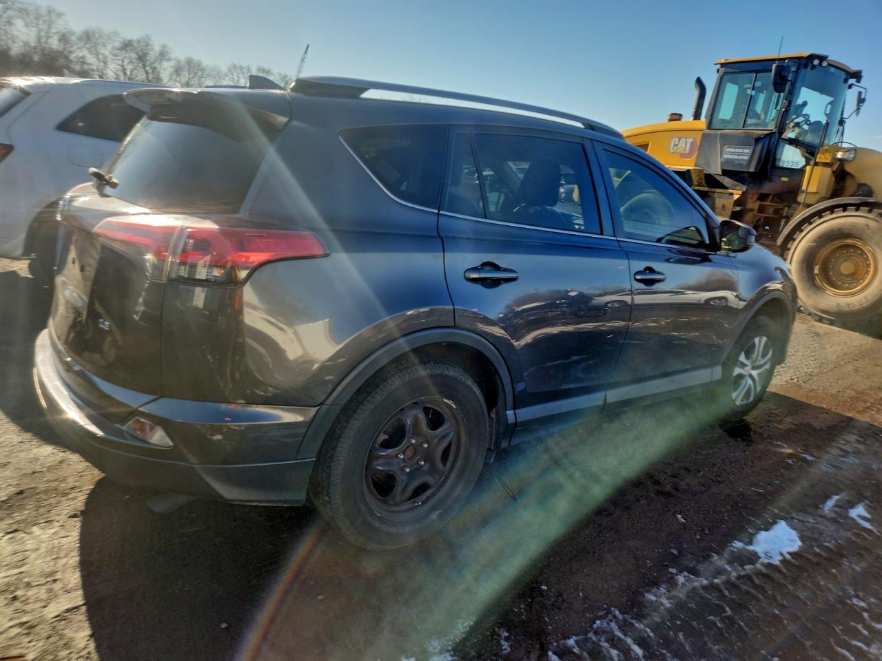 Toyota RAV4 Le Image 11