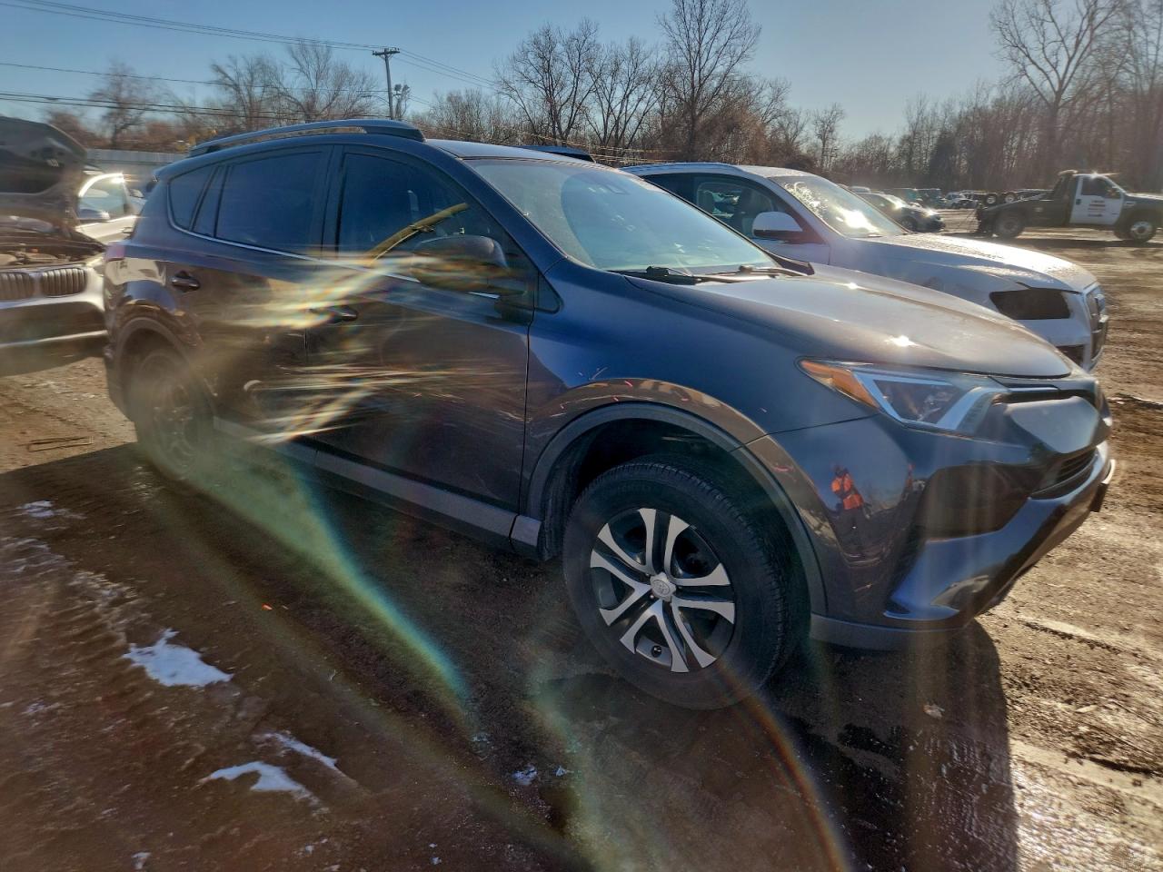 Toyota RAV4 Le Image 12