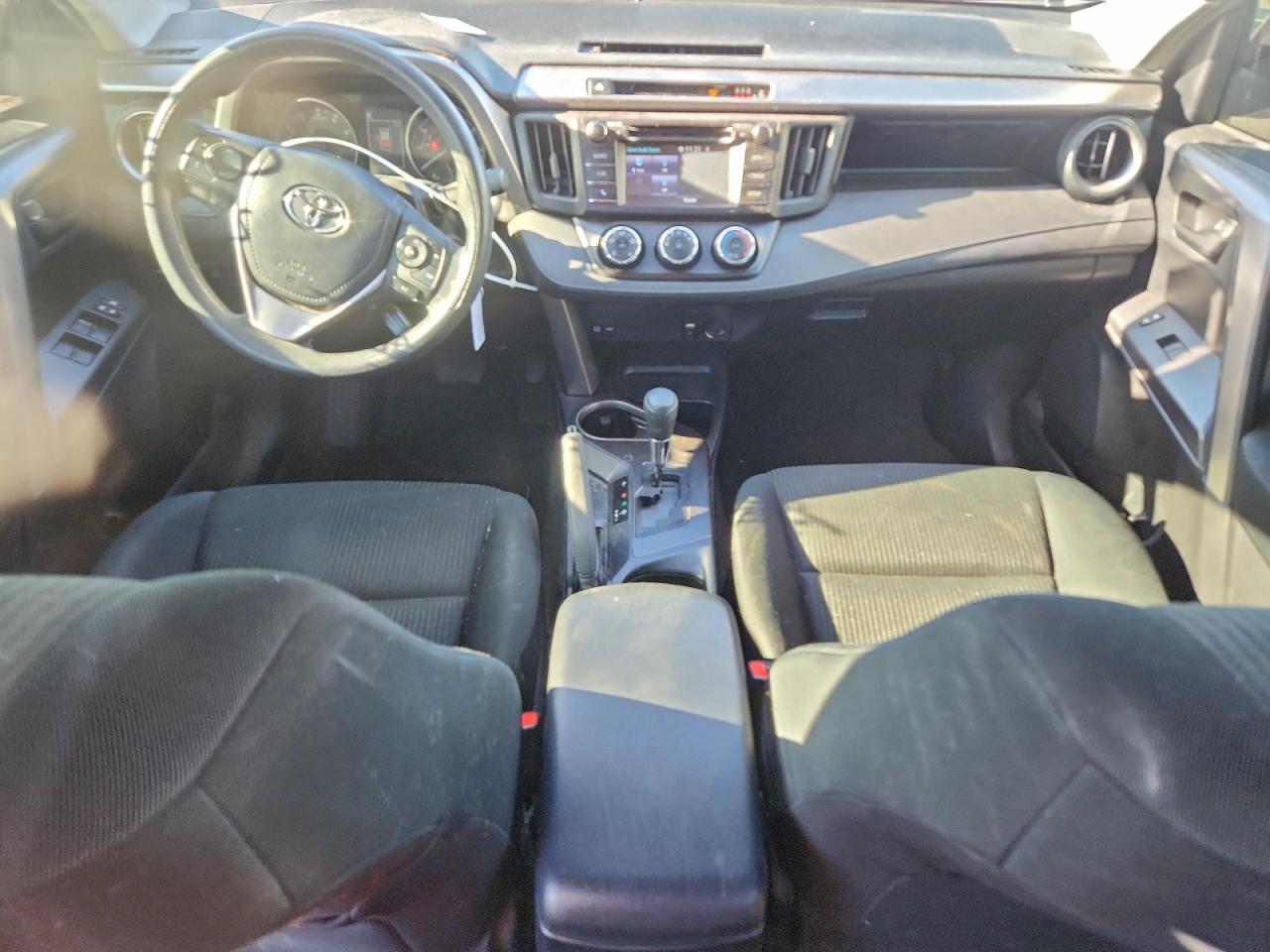 Toyota RAV4 Le Image 7