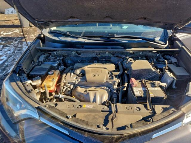 Toyota RAV4 Le Image 9