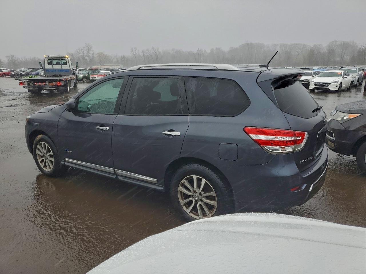 Nissan Pathfinder Sv Hybrid Image 7