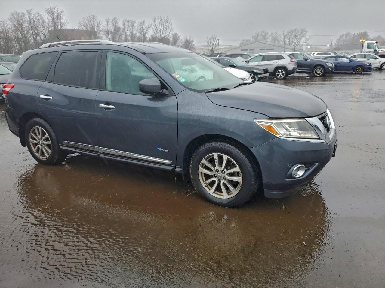 Nissan Pathfinder Sv Hybrid Image 3
