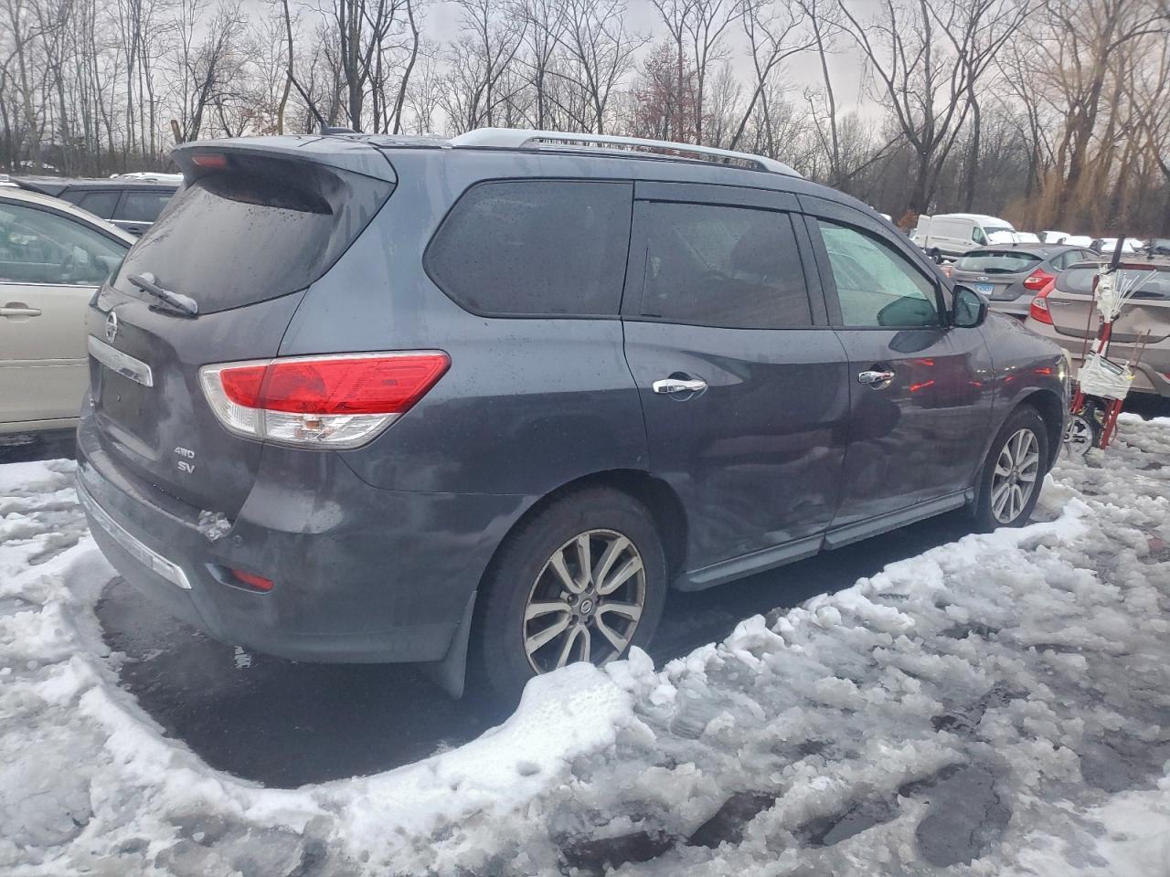 Nissan Pathfinder S Image 6