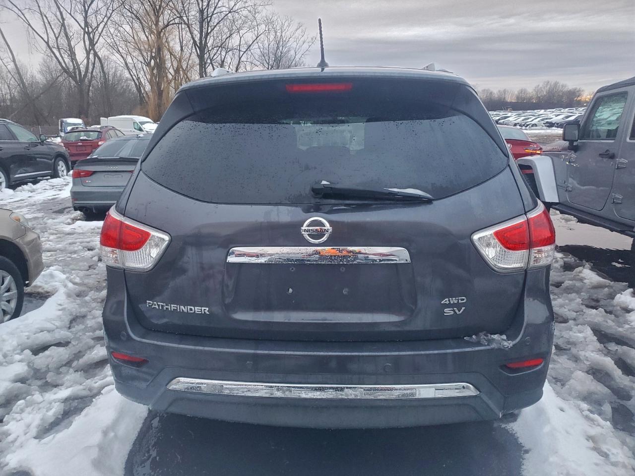 Nissan Pathfinder S Image 3