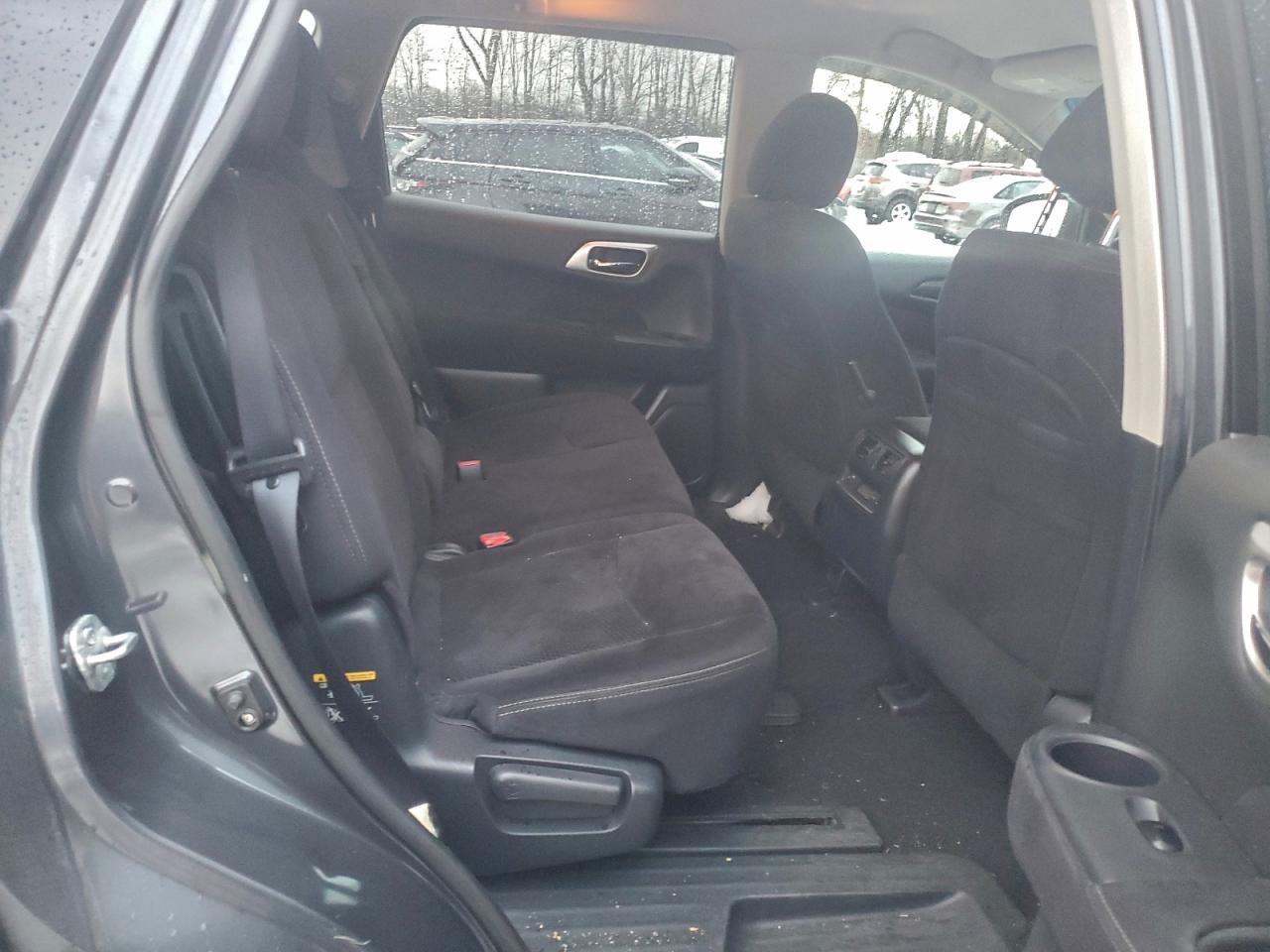 Nissan Pathfinder S Image 11