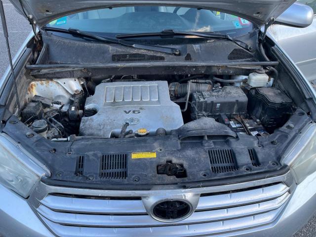 Toyota Highlander Base Image 10